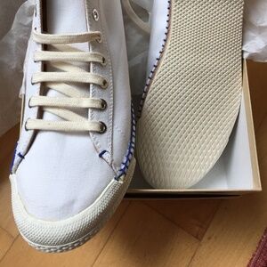 New in box. Vintage White canvas high top espadrilles